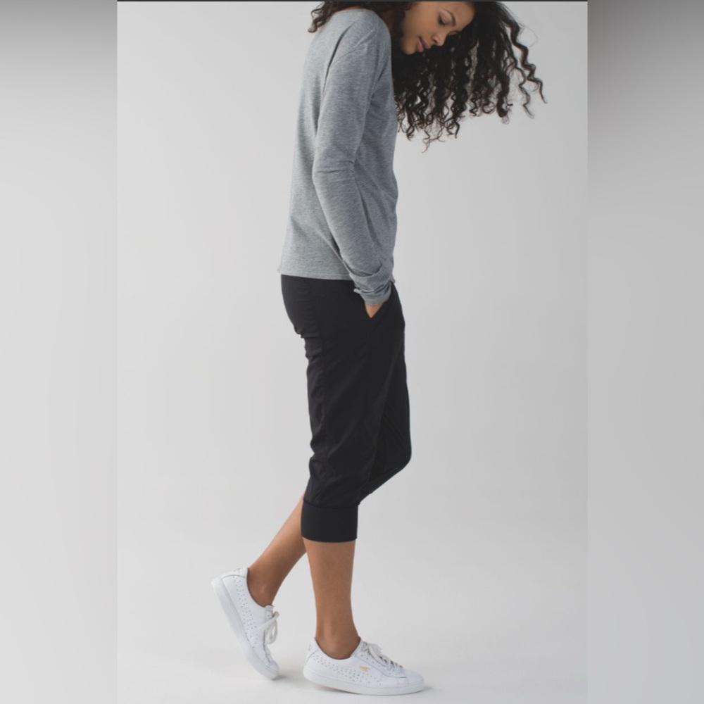Lululemon In Flux Crop 
Size 4 Black